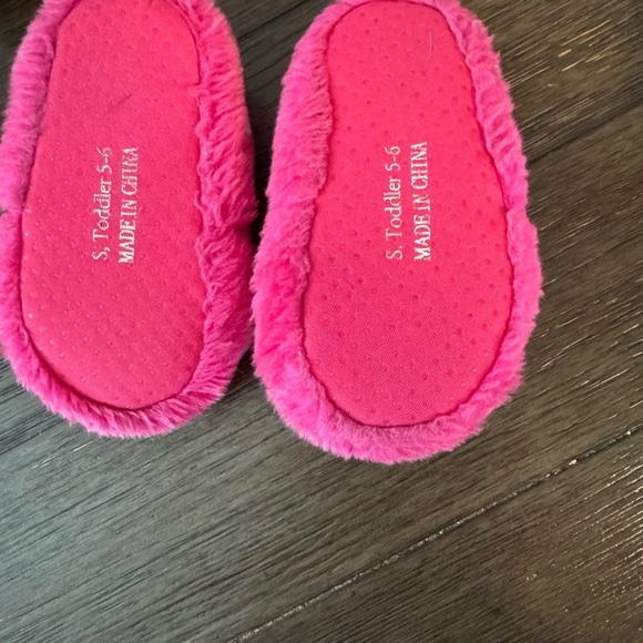 Girls Minnie Mouse slippers size 5/6 toddler - Picture 2 of 3